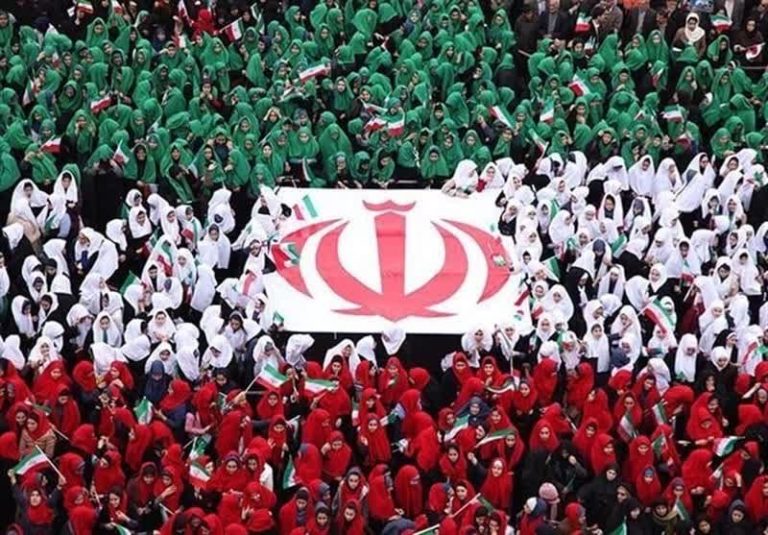 سرودهای انقلابی در محلات خر‌م‌آباد طنین‌انداز می‌شوند