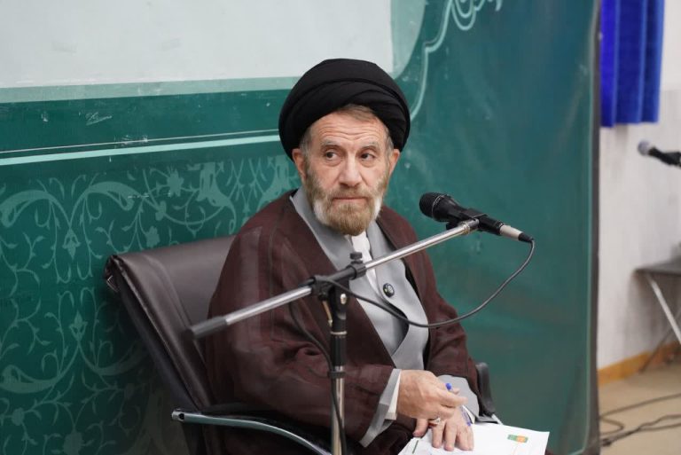 نماینده ولی فقیه در لرستان؛هرگونه تعلل در پرداخت وام‌های ازدواج، آسیب اجتماعی در پی دارد و بانک‌ها باید نسبت به این موضوع دغدغه‌مند باشند